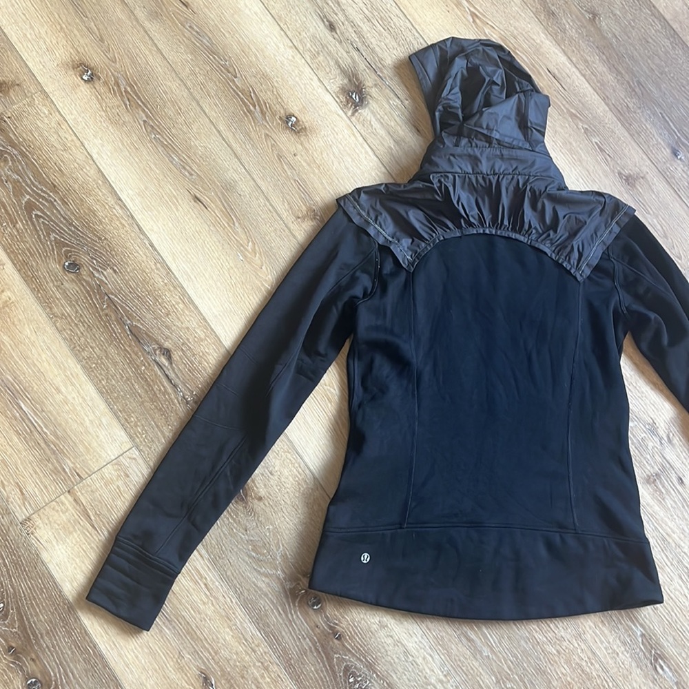 LULULEMON Snug Sprinter Jacket - Picture 12 of 16